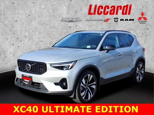 2024 Volvo XC40 B5 Ultimate Dark Theme