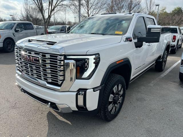 2024 GMC Sierra 2500HD 4WD Crew Cab Standard Bed Denali