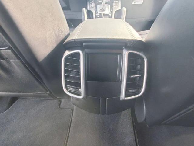 2017 Porsche Cayenne Platinum Edition