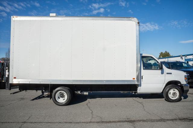 2023 Ford E-450 Cutaway Base