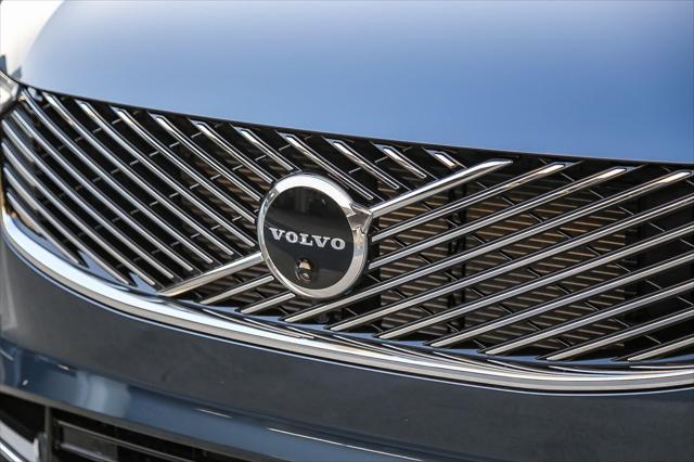 2026 Volvo XC90 Plug-In Hybrid Ultra, T8 AWD, Electric/Gasoline, Bright, 7 Seats