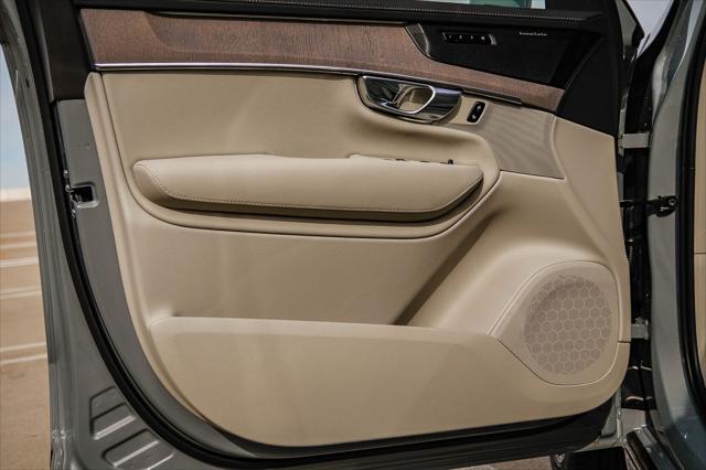 2026 Volvo XC90 Plug-In Hybrid Ultra, T8 AWD, Electric/Gasoline, Bright, 7 Seats