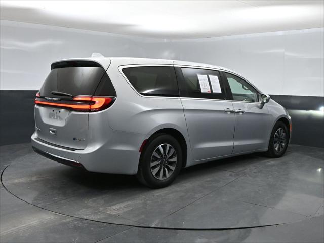 2022 Chrysler Pacifica Hybrid Touring L