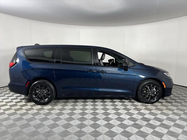 2024 Chrysler Pacifica Hybrid S Appearance Pkg
