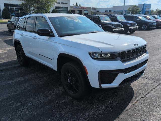 2026 Jeep Grand Cherokee Altitude 4x4 for sale in Slinger, WI