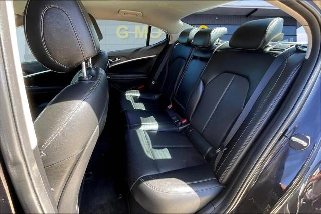 2021 Genesis G70 2.0T RWD