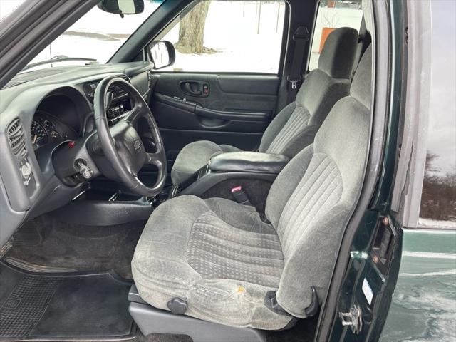 2002 Chevrolet S-10 LS