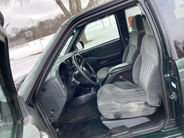 2002 Chevrolet S-10 LS
