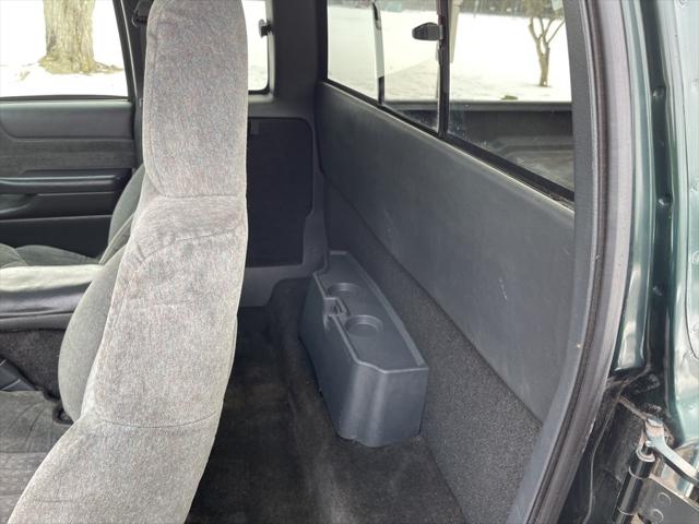 2002 Chevrolet S-10 LS