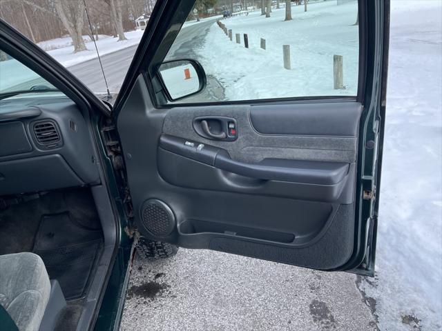 2002 Chevrolet S-10 LS