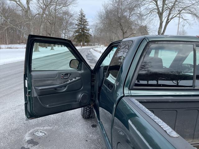 2002 Chevrolet S-10 LS