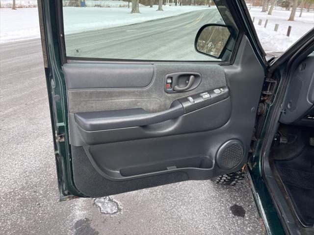 2002 Chevrolet S-10 LS