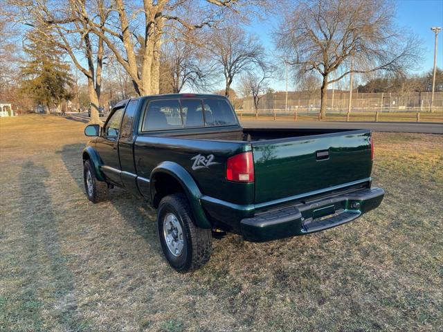 2002 Chevrolet S-10 LS