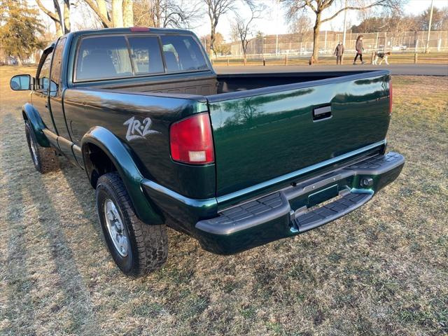 2002 Chevrolet S-10 LS
