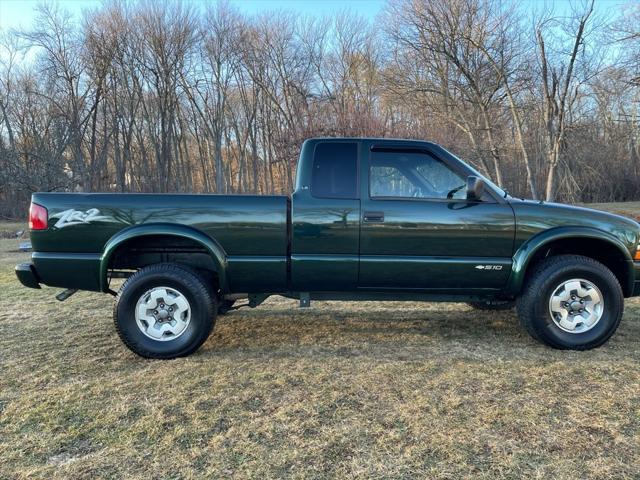 2002 Chevrolet S-10 LS