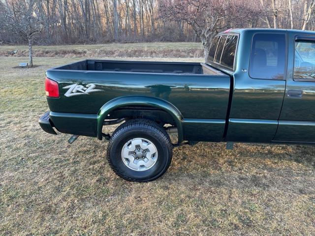 2002 Chevrolet S-10 LS