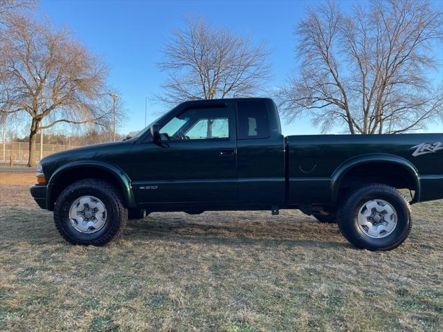 2002 Chevrolet S-10 LS