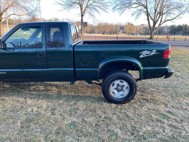 2002 Chevrolet S-10 LS