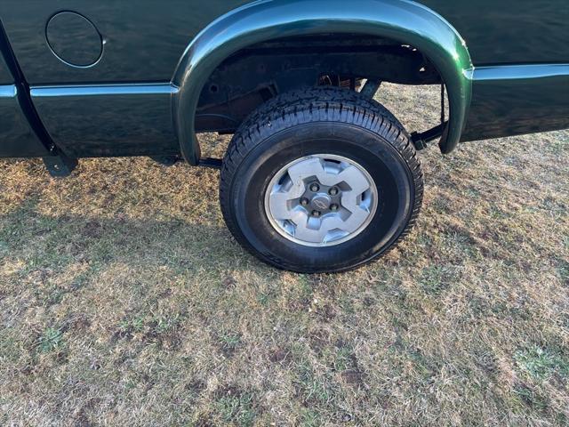 2002 Chevrolet S-10 LS