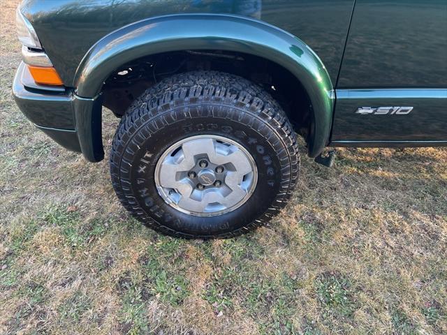 2002 Chevrolet S-10 LS