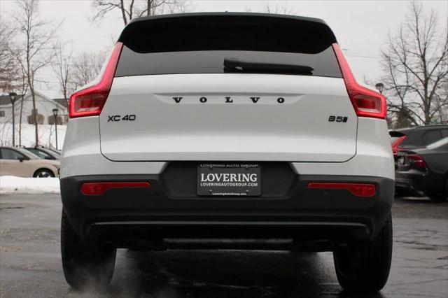 2026 Volvo XC40 Black Edition Ultra, B5 AWD Gas (mild hybrid)