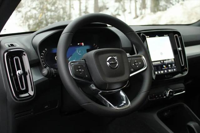 2026 Volvo XC40 Black Edition Ultra, B5 AWD Gas (mild hybrid)