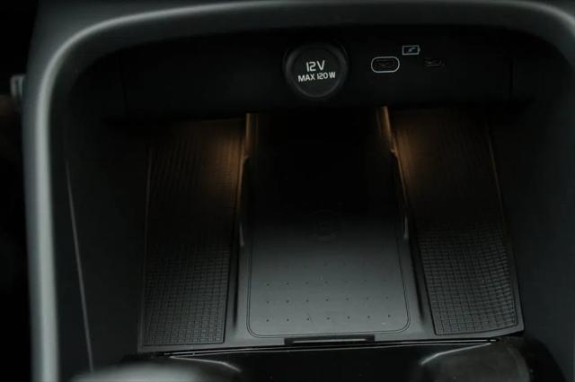2026 Volvo XC40 Black Edition Ultra, B5 AWD Gas (mild hybrid)