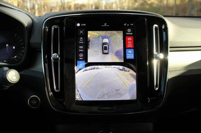 2026 Volvo XC40 Black Edition Ultra, B5 AWD Gas (mild hybrid)