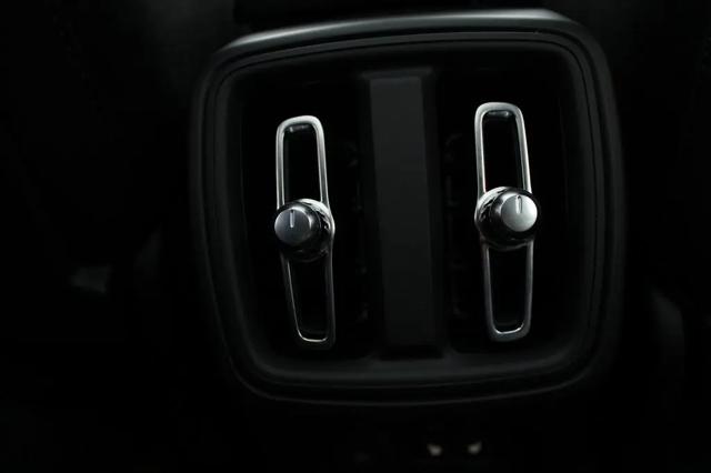 2026 Volvo XC40 Black Edition Ultra, B5 AWD Gas (mild hybrid)
