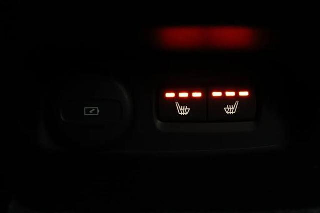 2026 Volvo XC40 Black Edition Ultra, B5 AWD Gas (mild hybrid)