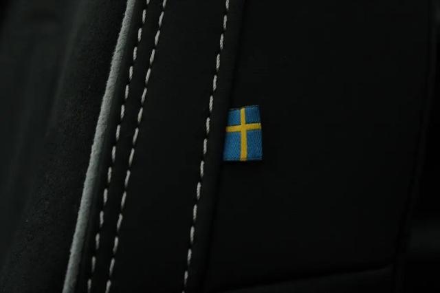 2026 Volvo XC40 Black Edition Ultra, B5 AWD Gas (mild hybrid)