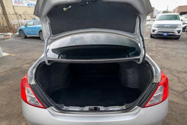 2012 Nissan Versa 1.6 SV