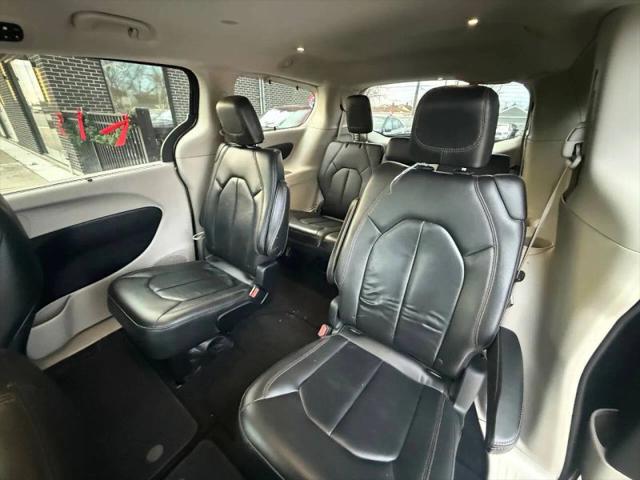 2017 Chrysler Pacifica Touring-L