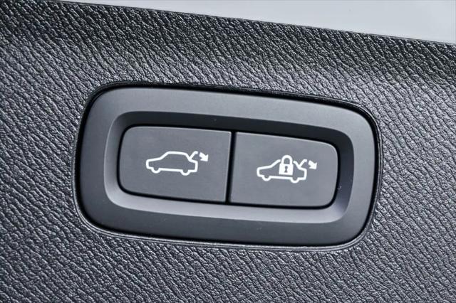 2026 Volvo XC90 Plus, B6 AWD Gas (mild hybrid), Gasoline, Bright, 7 Seats