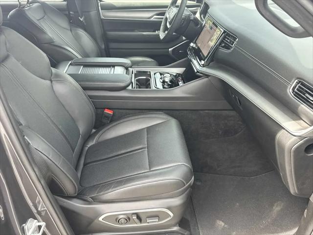 2026 Jeep Grand Wagoneer 4x2