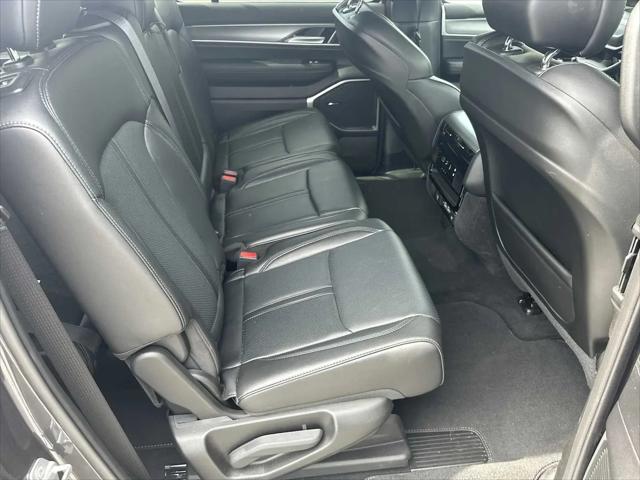 2026 Jeep Grand Wagoneer 4x2