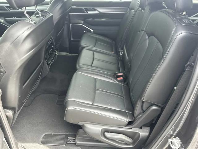 2026 Jeep Grand Wagoneer 4x2