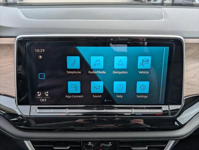 2026 Volkswagen Atlas SE with Technology