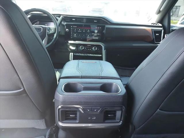 2024 GMC Sierra 2500HD 4WD Crew Cab Standard Bed Denali