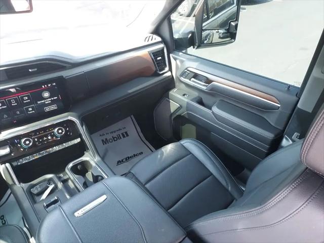 2024 GMC Sierra 2500HD 4WD Crew Cab Standard Bed Denali