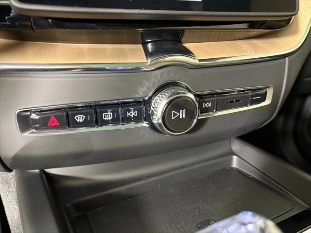 2026 Volvo XC60 B5 Core