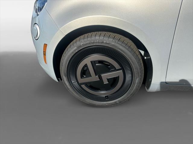 2025 Fiat 500e Giorgio Armani FWD