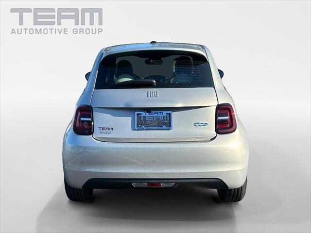 2025 Fiat 500e Giorgio Armani FWD