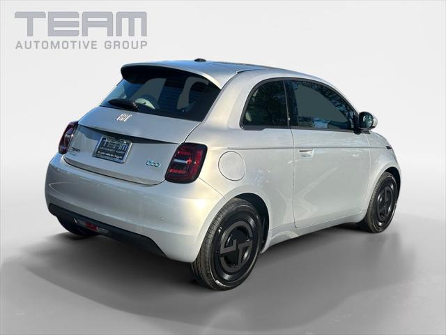 2025 Fiat 500e Giorgio Armani FWD