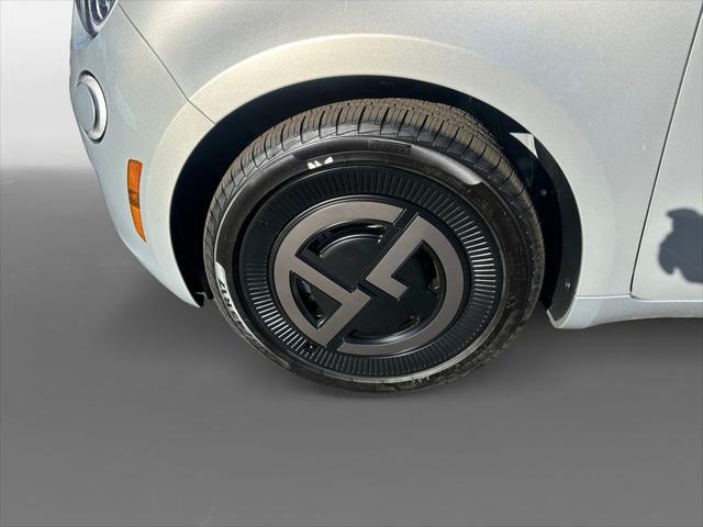 2025 Fiat 500e Giorgio Armani FWD