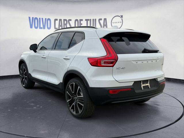2026 Volvo XC40 Ultra, B5 AWD Gas (mild hybrid), Dark