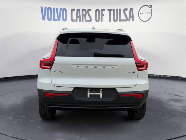 2026 Volvo XC40 Ultra, B5 AWD Gas (mild hybrid), Dark
