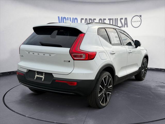 2026 Volvo XC40 Ultra, B5 AWD Gas (mild hybrid), Dark
