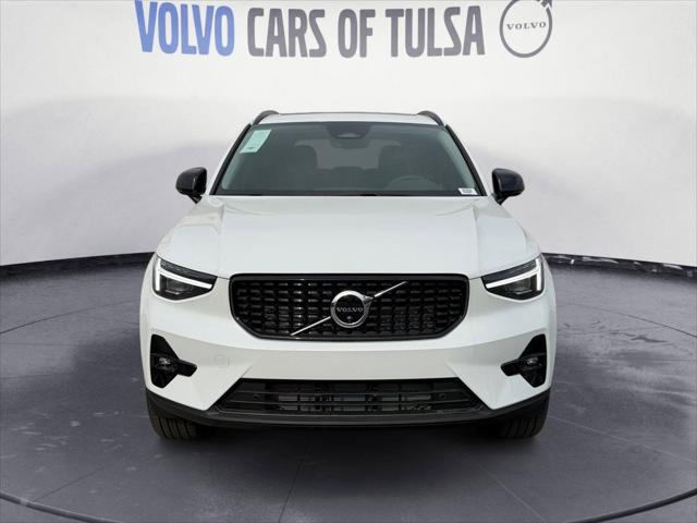 2026 Volvo XC40 Ultra, B5 AWD Gas (mild hybrid), Dark