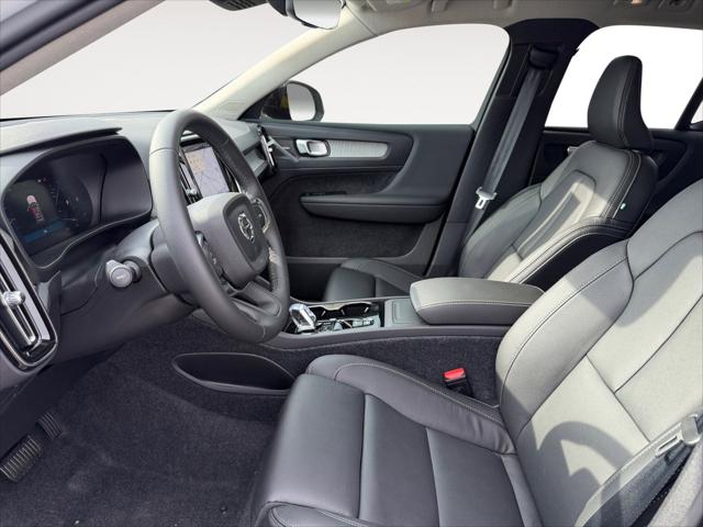 2026 Volvo XC40 Ultra, B5 AWD Gas (mild hybrid), Dark